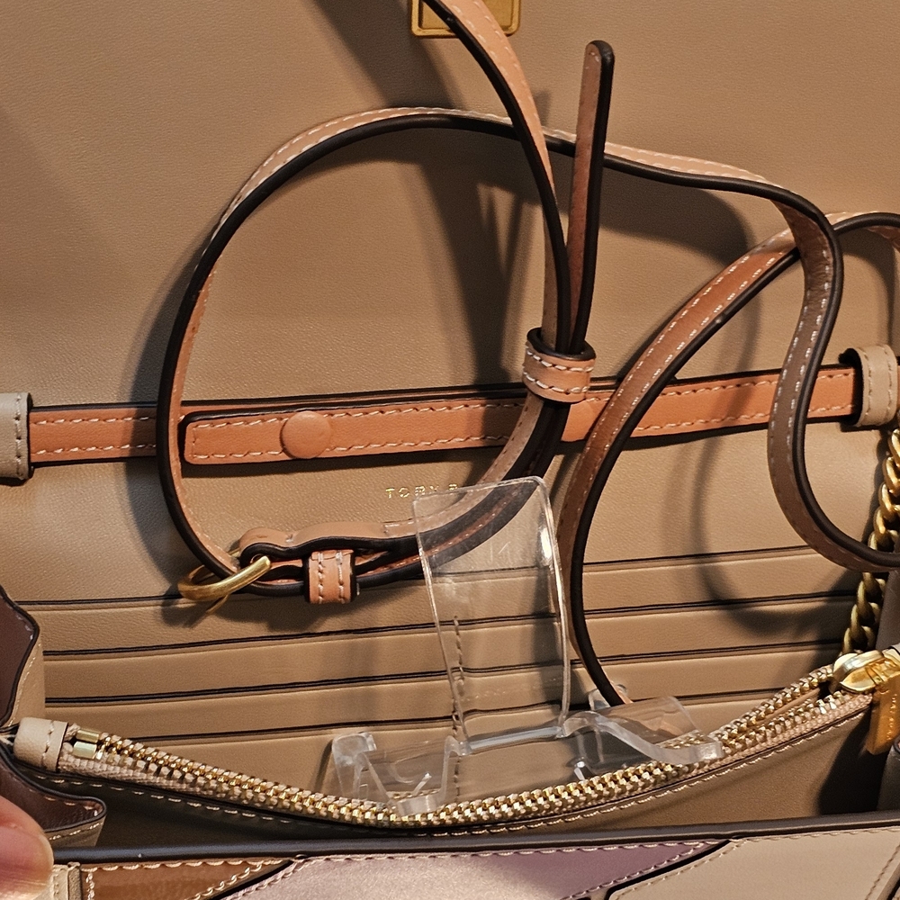 Tory Burch Robinson Patchwork Leather Wallet On A… - image 6